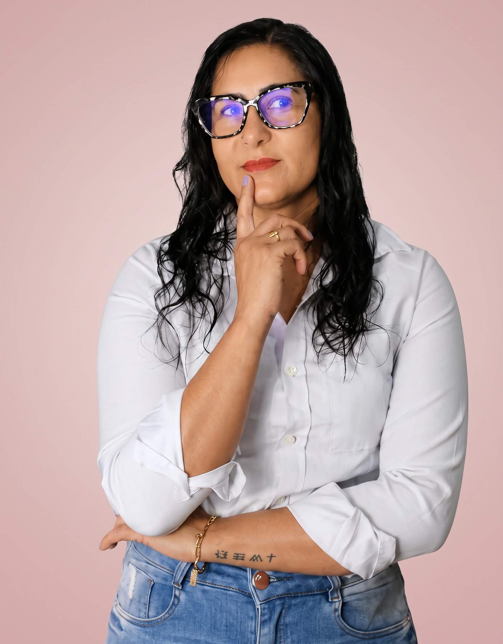 Andréia Campos em ambiente de trabalho